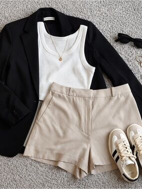 Aritzia Babaton Agency Shorts Beige Tailored Trouser NWT Size 12